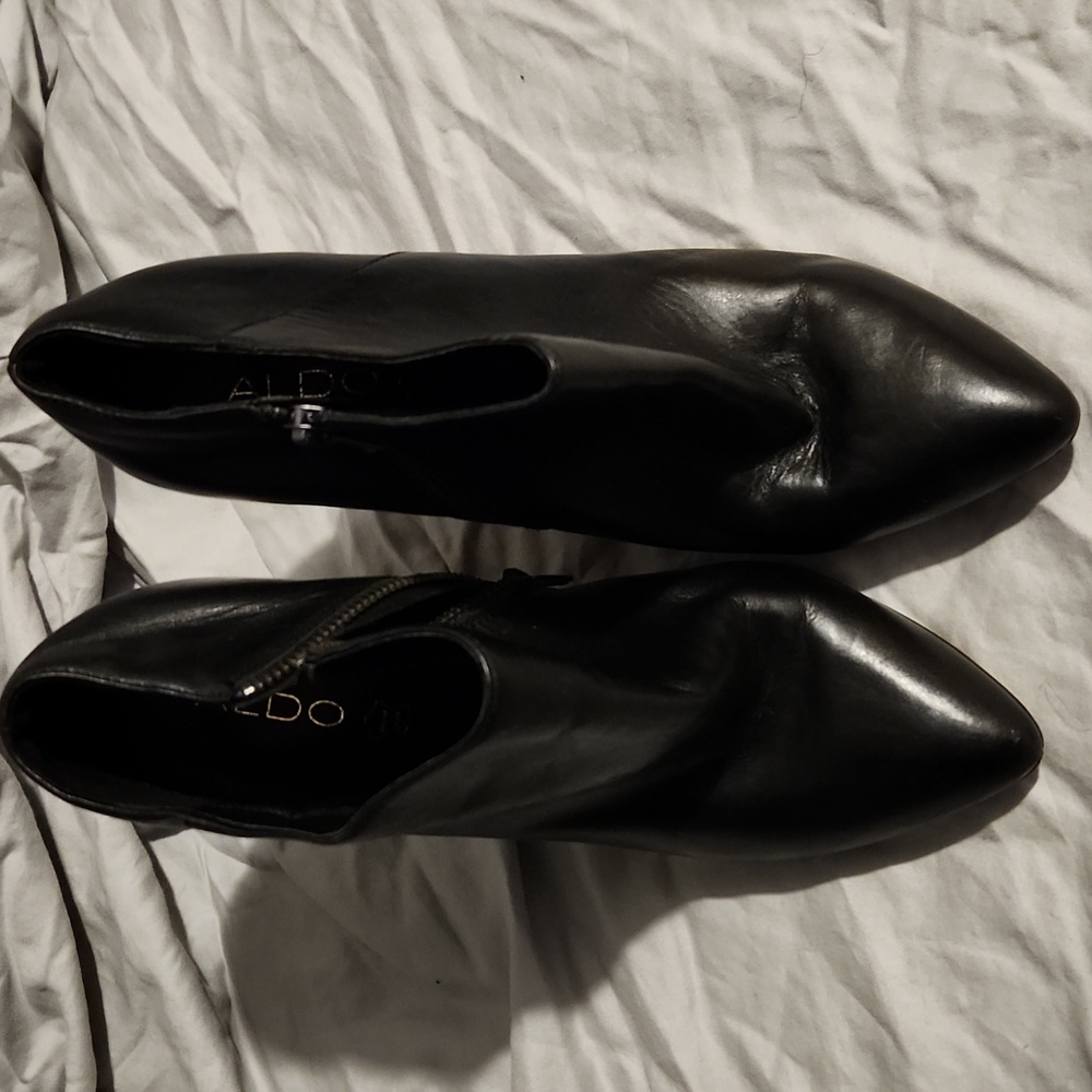 Aldo size 9 booties